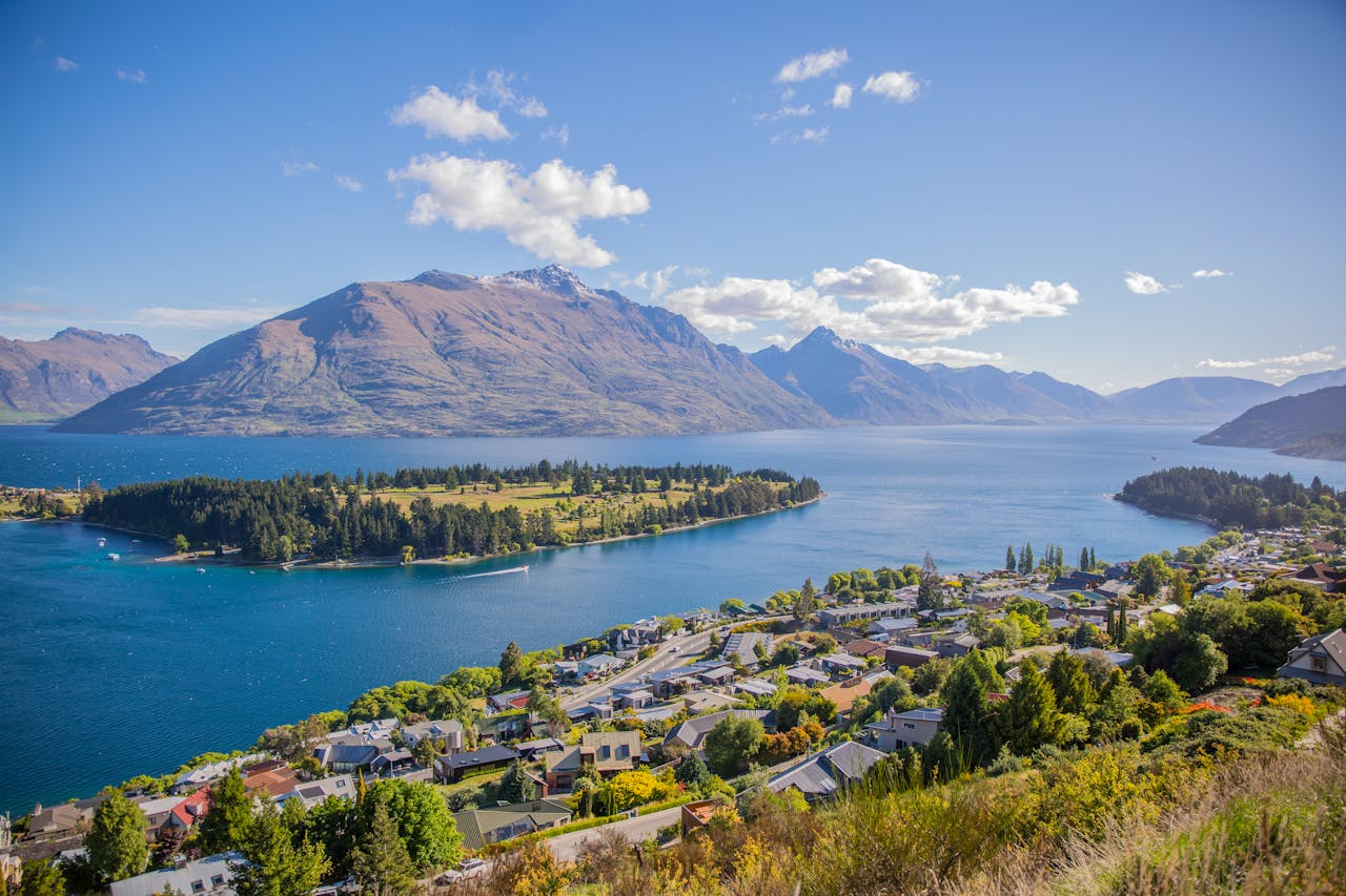 Unforgettable Boating in New Zealand: Top 12 Destinations & Hidden Gems