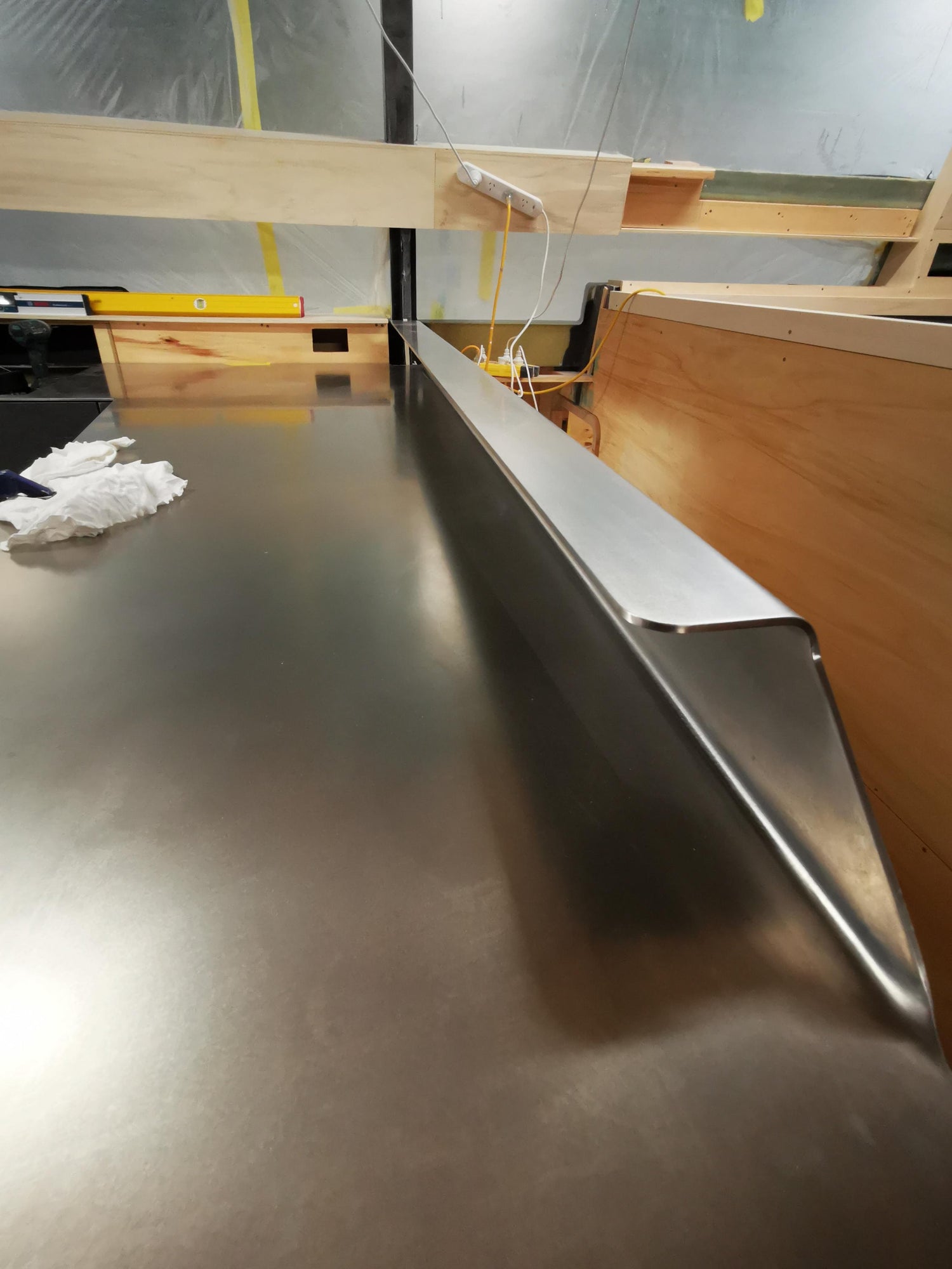 We complete our stainless steel worktops with a variety of standard brushed finishes: